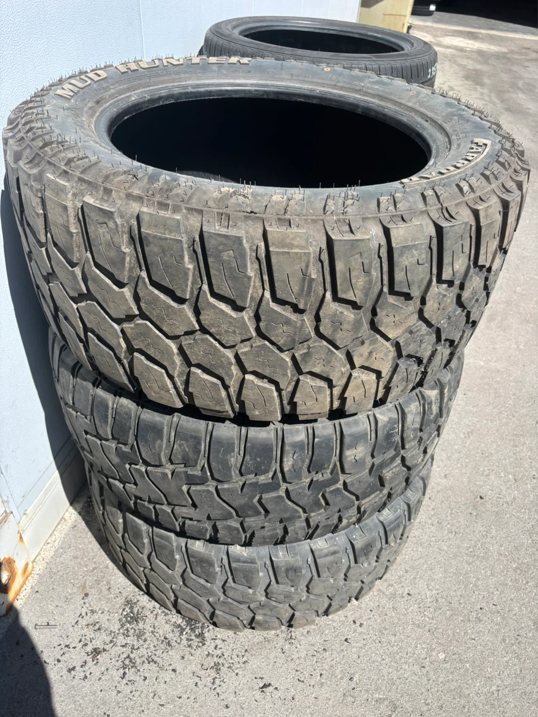 MUD HUNTER 33X12.50R20LT Tires