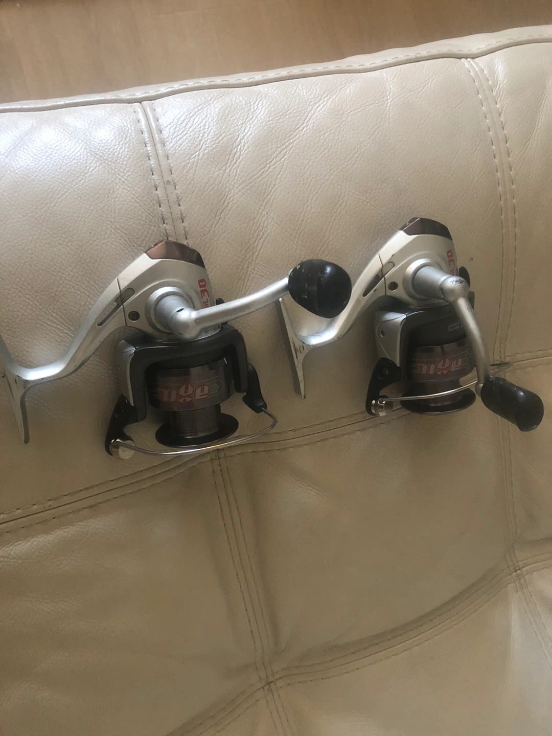 Two Daiwa Spinning Fishing Reels - photo 2