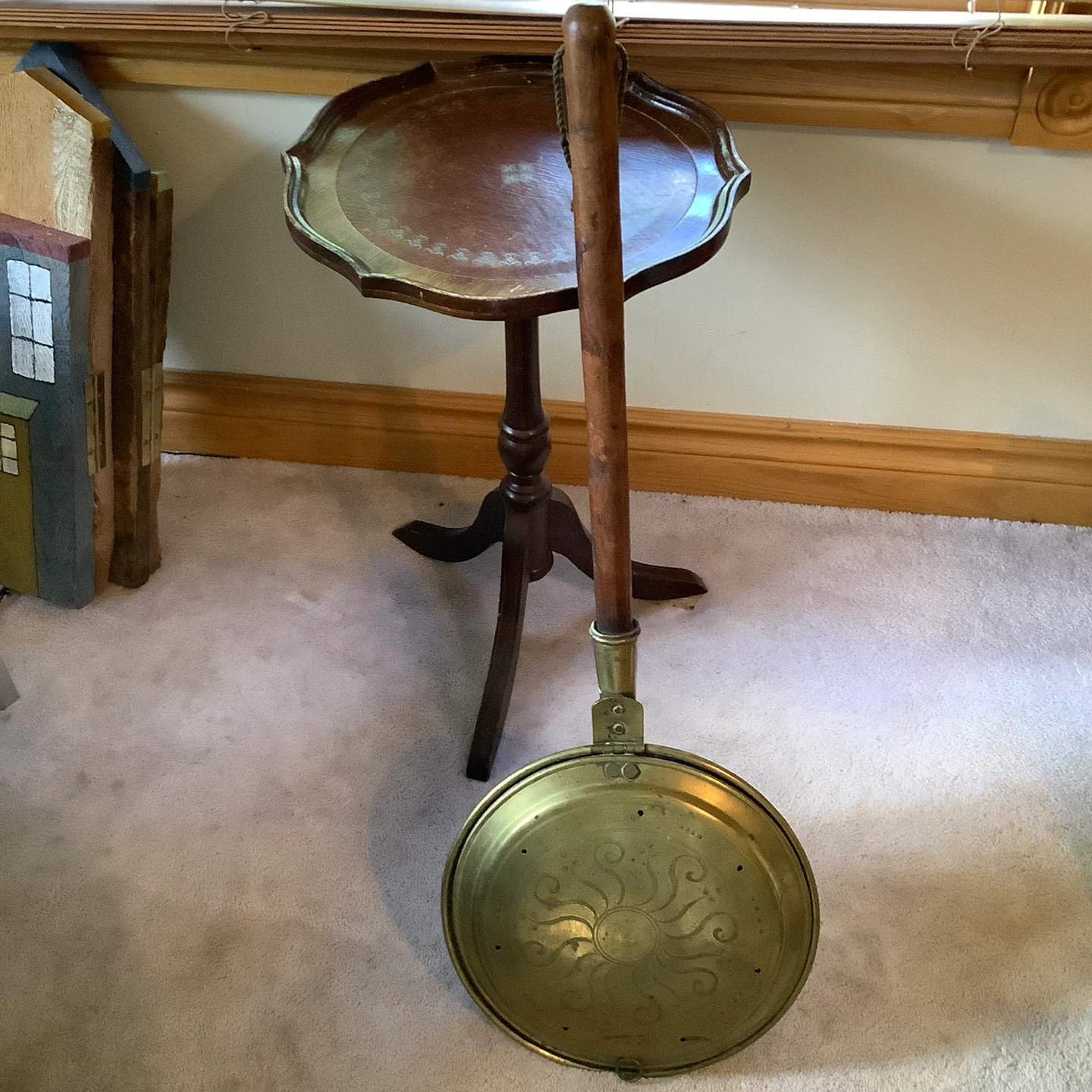 Ant Brass & Turned Wd Handled Bed Warmer Embossed Etchings 🐞 - photo 4