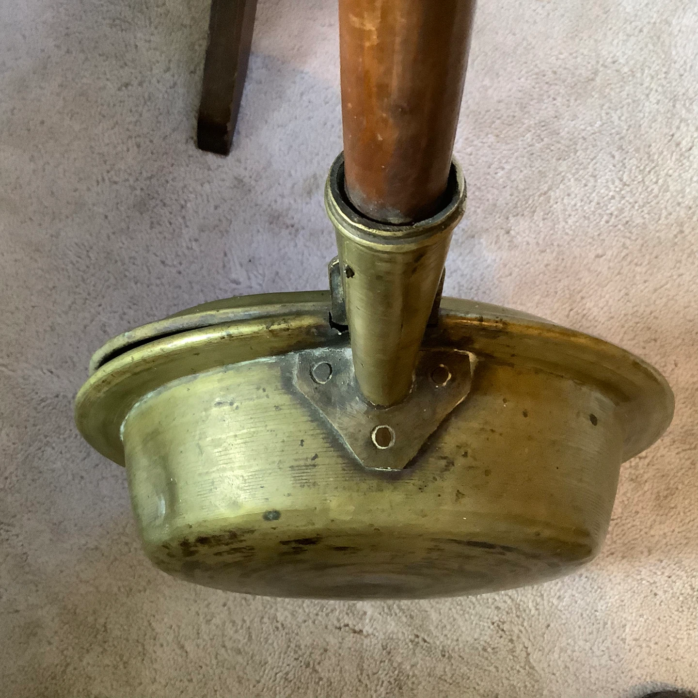 Ant Brass & Turned Wd Handled Bed Warmer Embossed Etchings 🐞 - photo 3