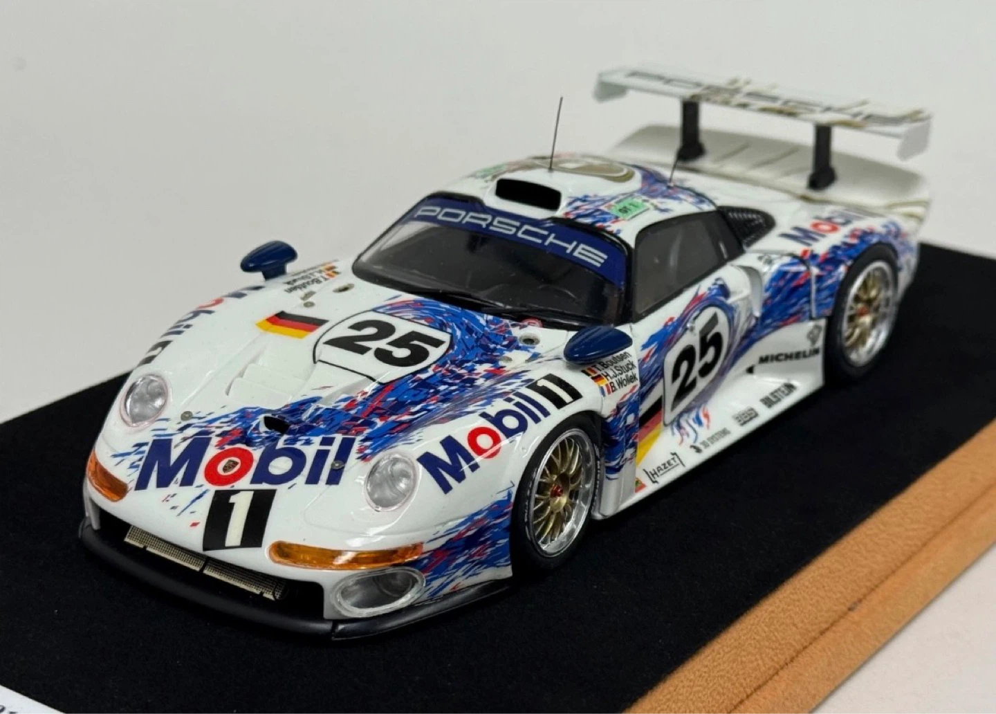 Porsche 911 GT1 "Mobil 1" 1997 Le Mans #25 Diecast Model - photo 5