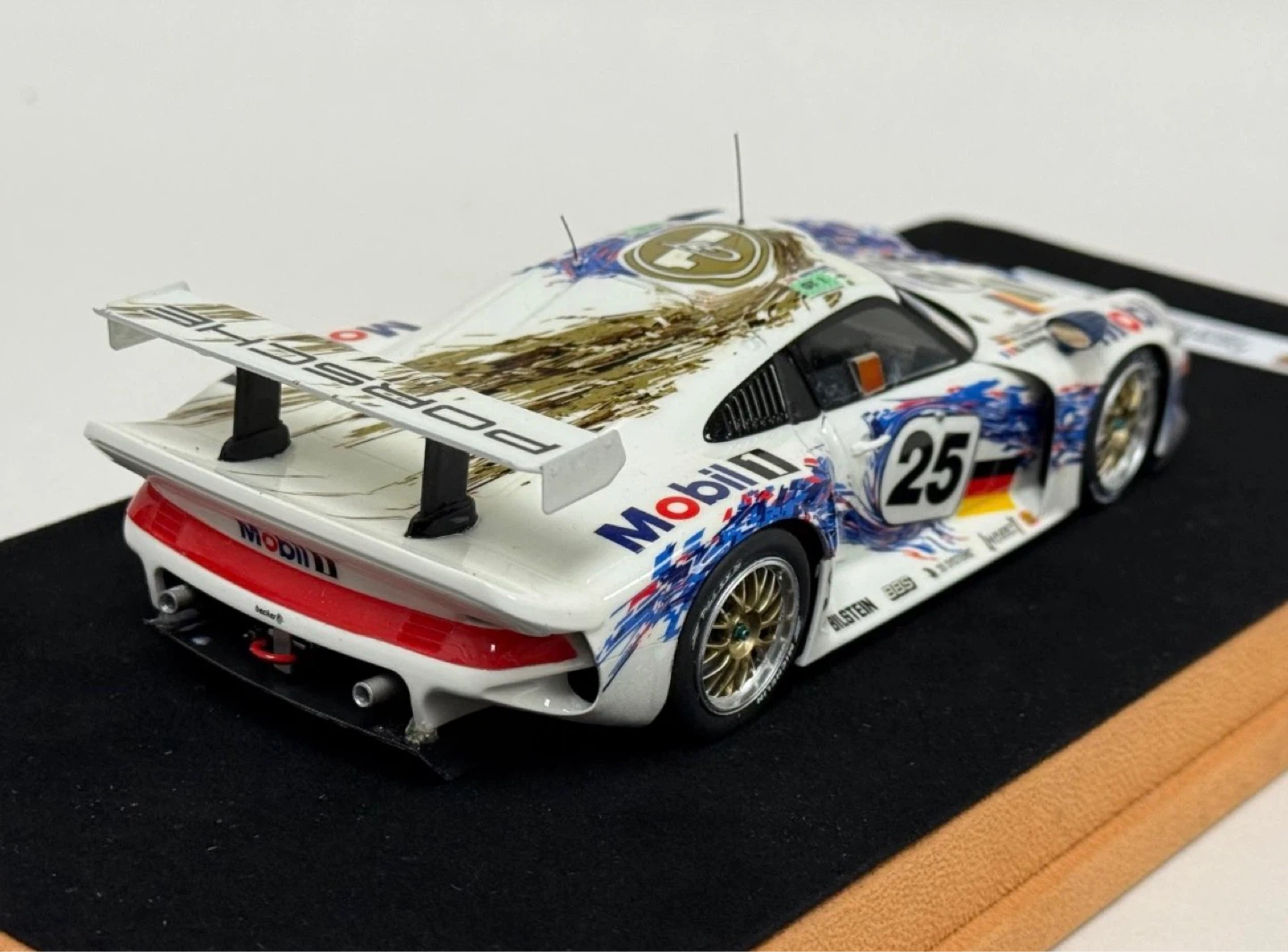 Porsche 911 GT1 "Mobil 1" 1997 Le Mans #25 Diecast Model - photo 2
