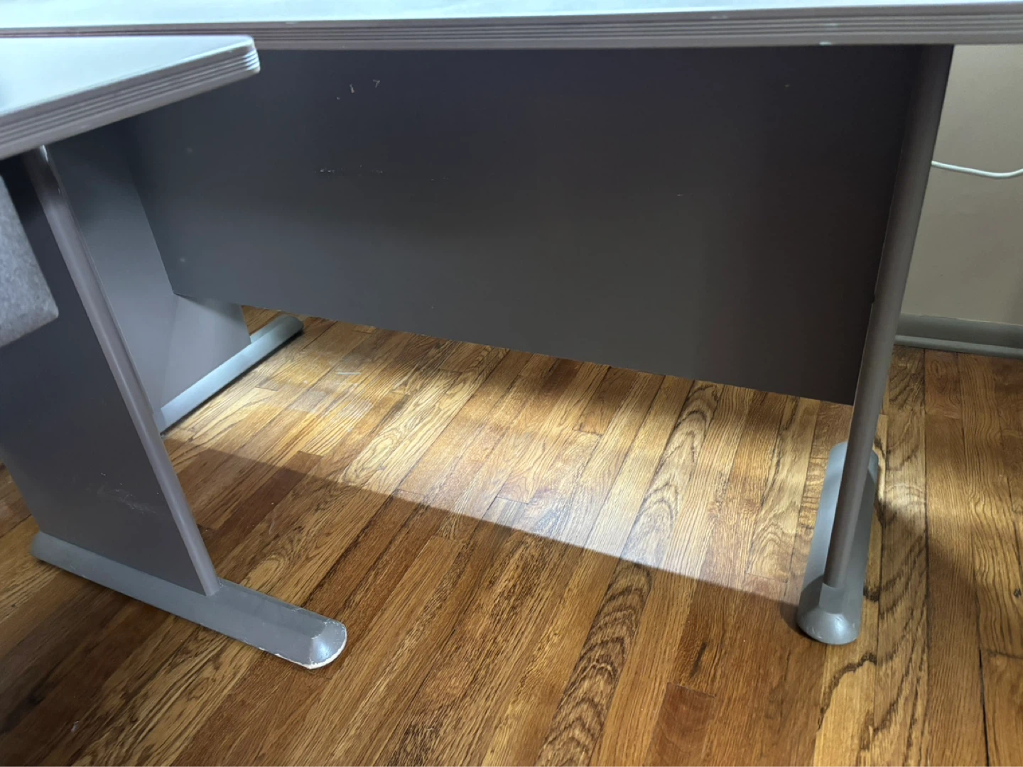 Gray L-Shaped Office Desk with Hutch - photo 4
