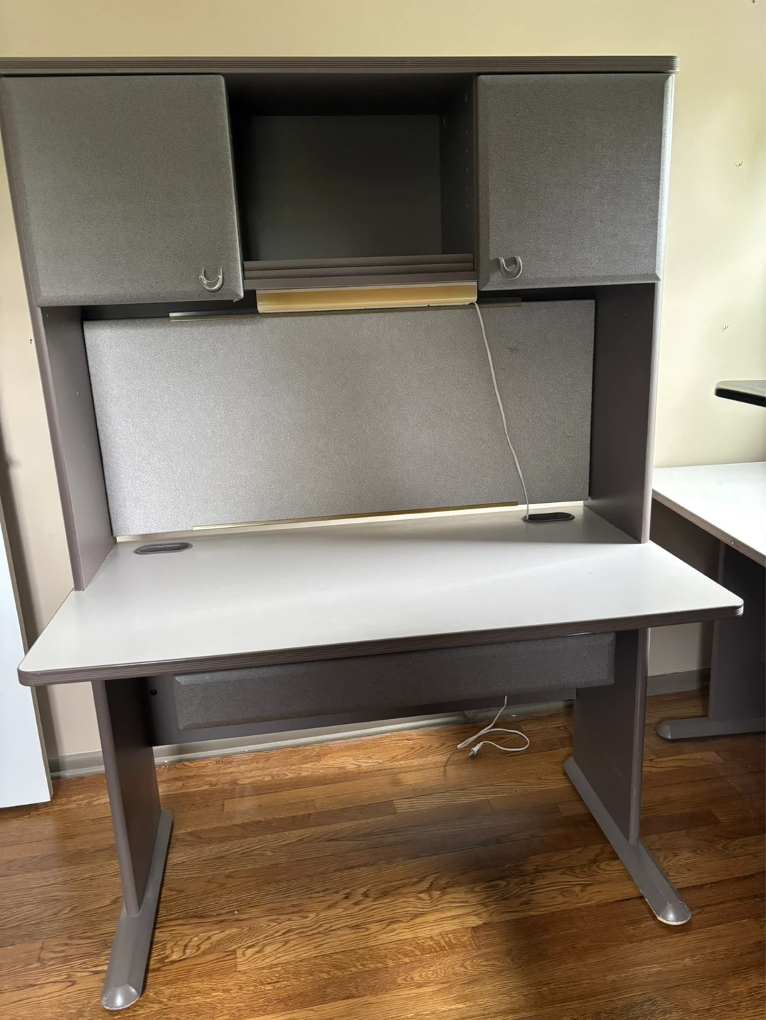 Gray L-Shaped Office Desk with Hutch - photo 2