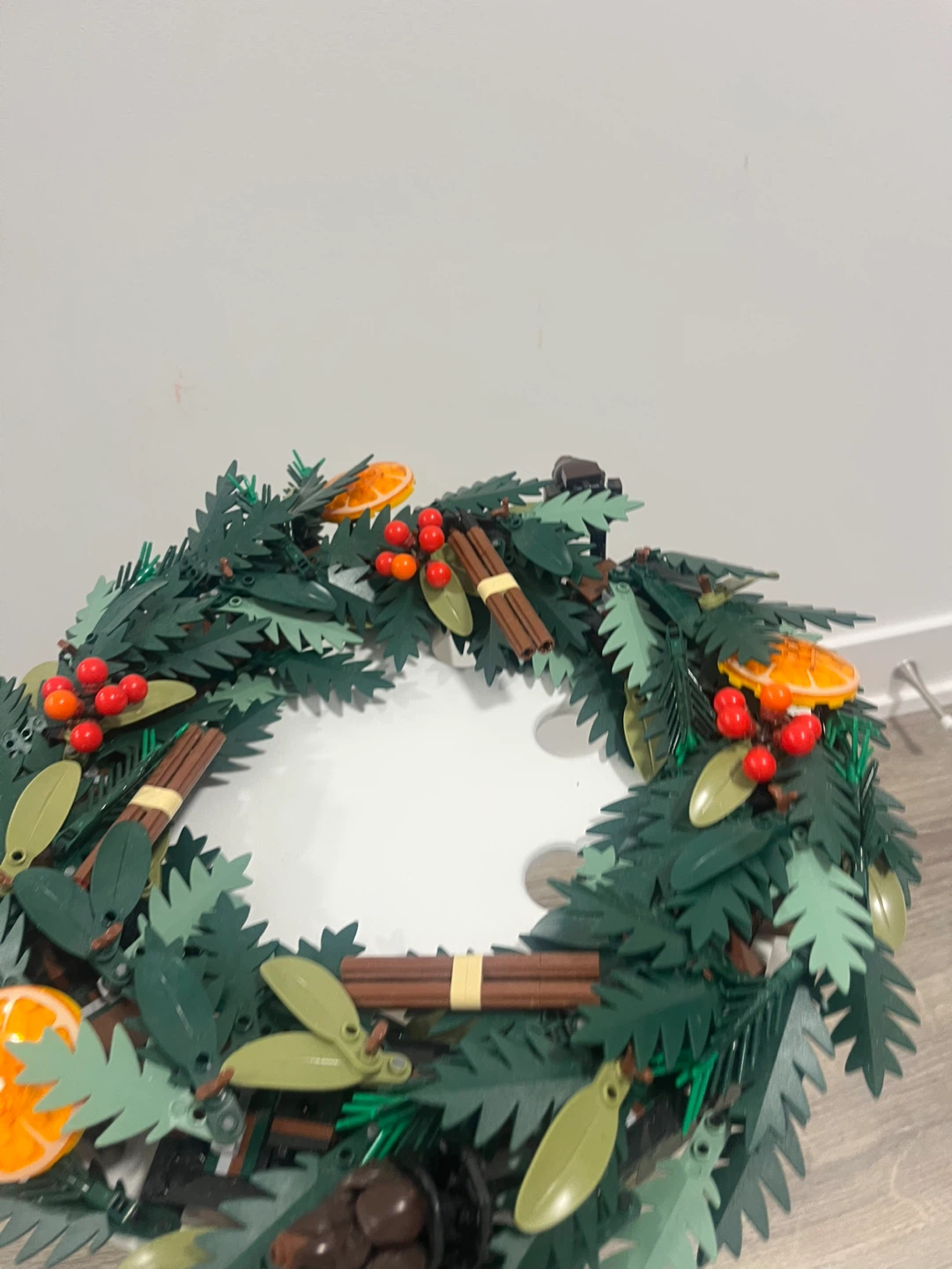 LEGO 10340 Christmas Wreath - photo 4