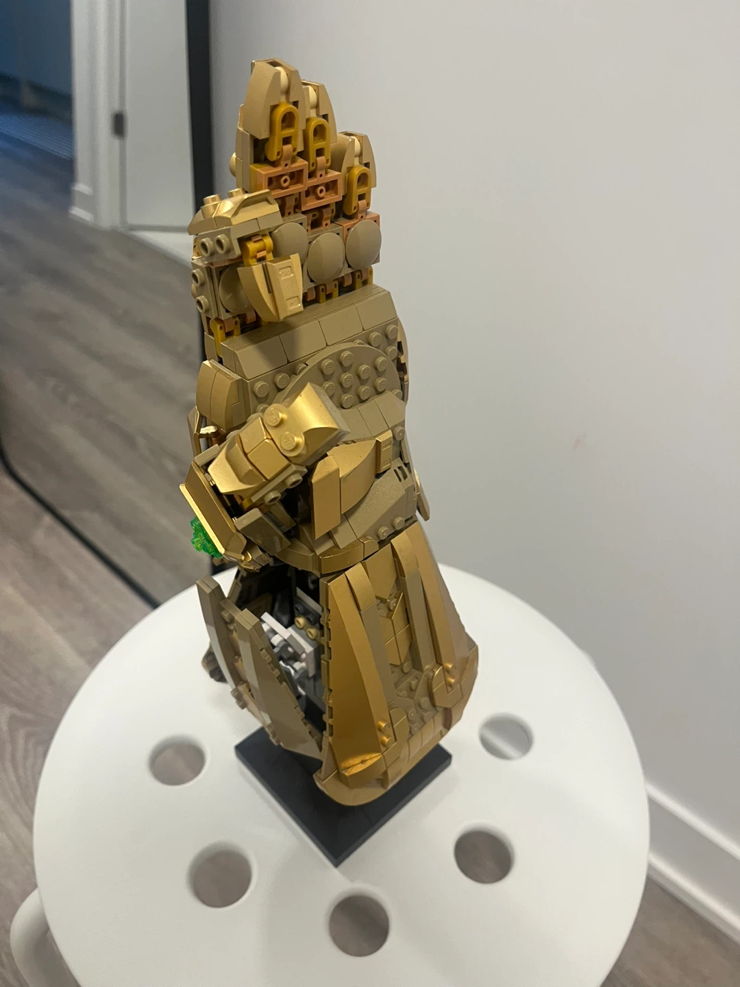 LEGO Infinity Gauntlet Display - photo 2
