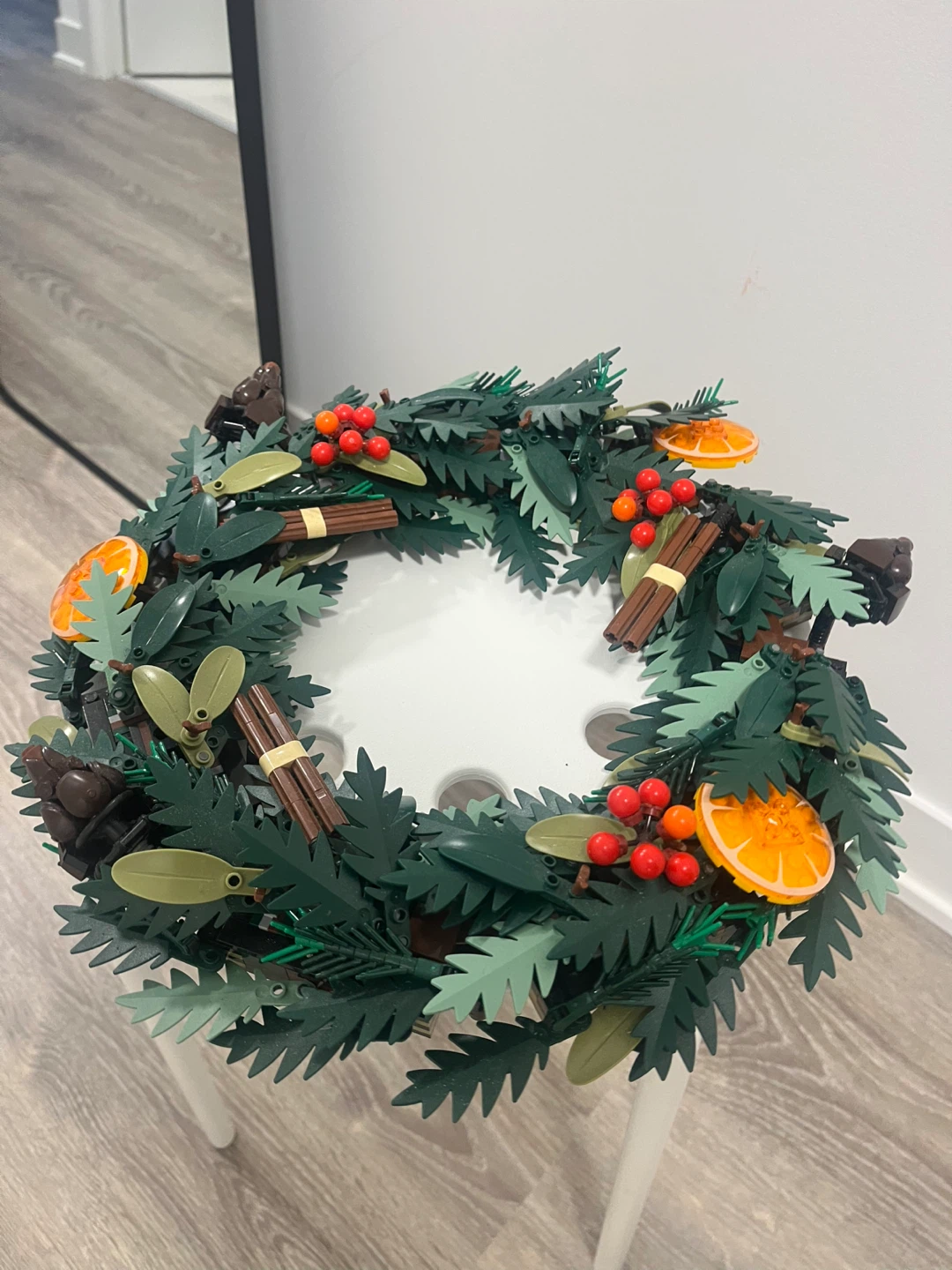 LEGO 10304 Seasonal Wreath - photo 2