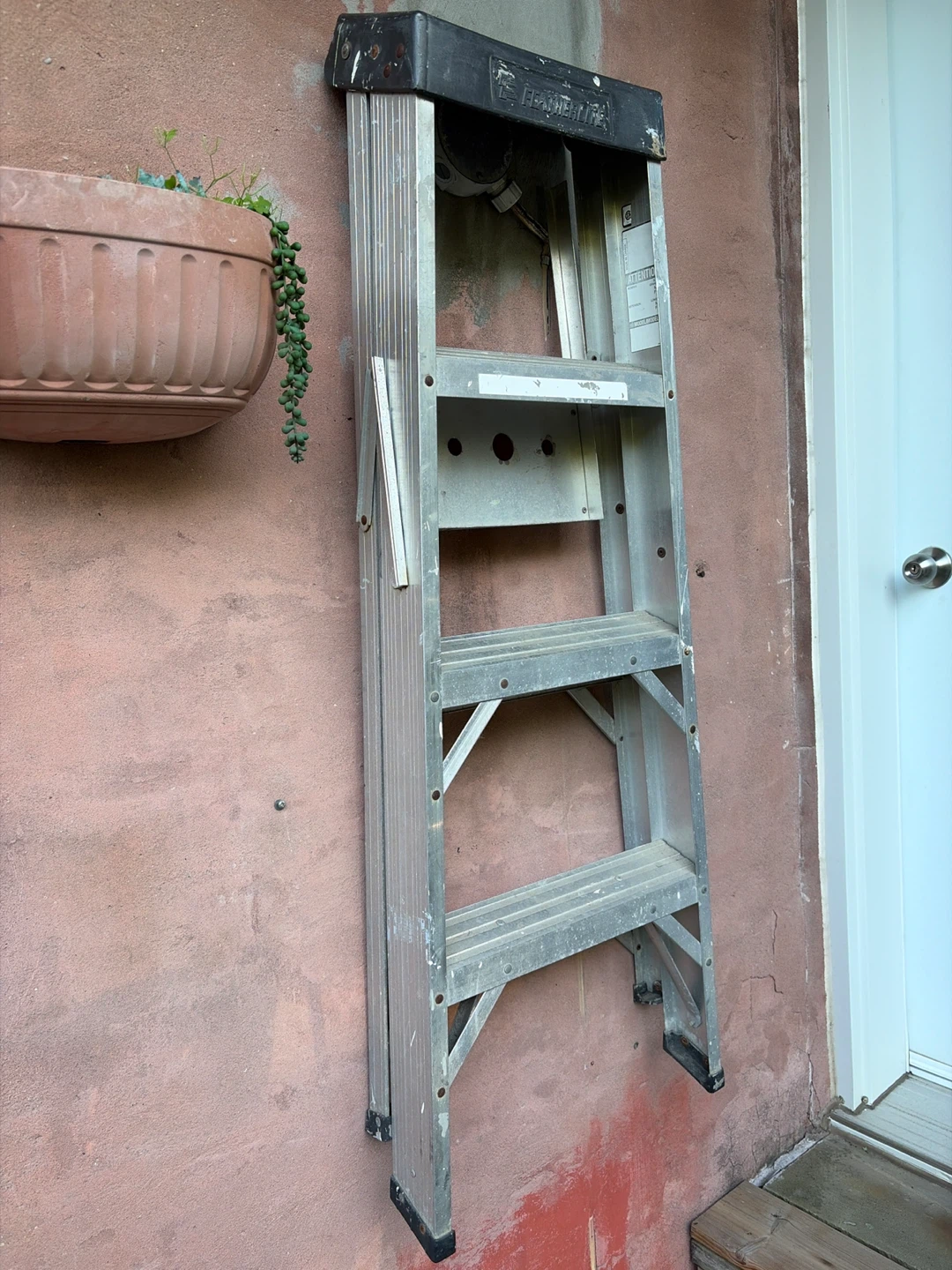 Featherlite Ladder with Paint Shelf