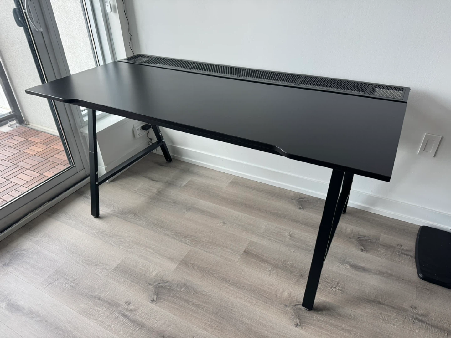 IKEA Utespelare Desk + Huvudspelare Chair – Like New