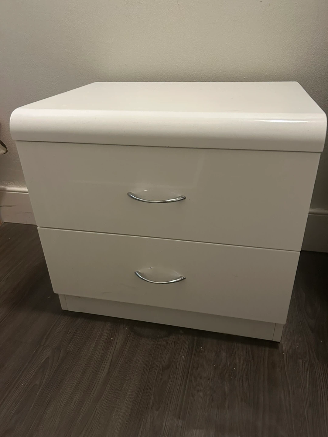 White nightstand - photo 2