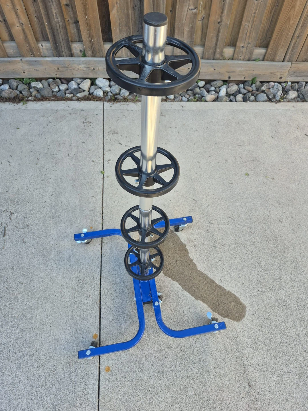 Tire stand with wheels - photo 3