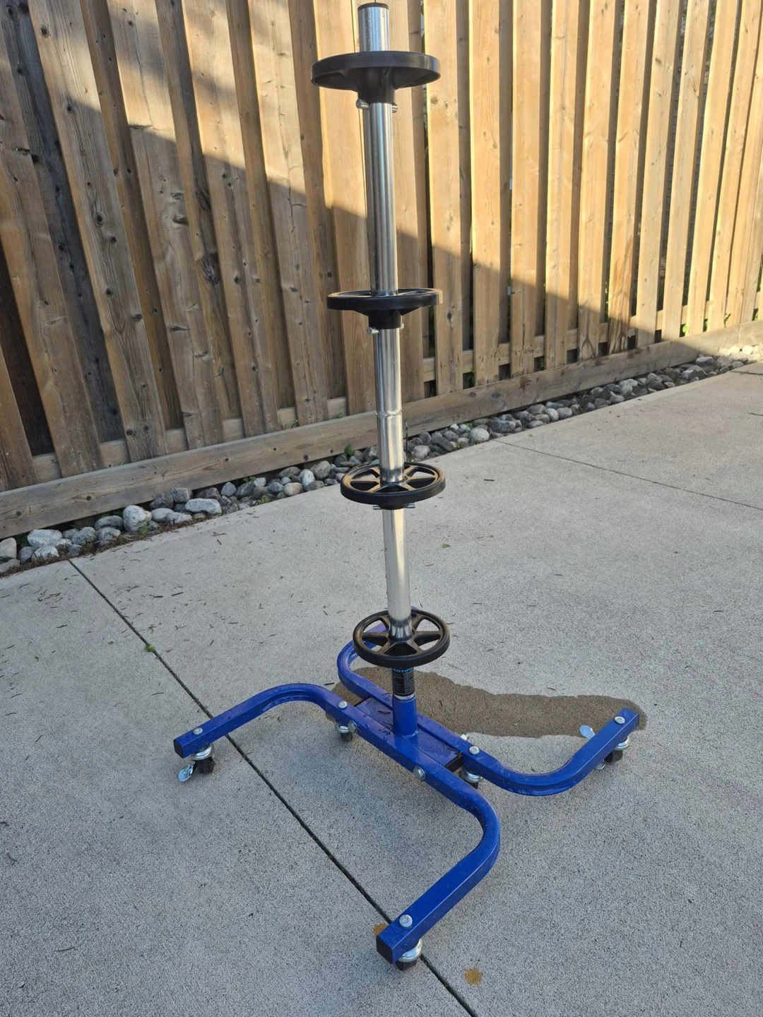 Tire stand with wheels - photo 2