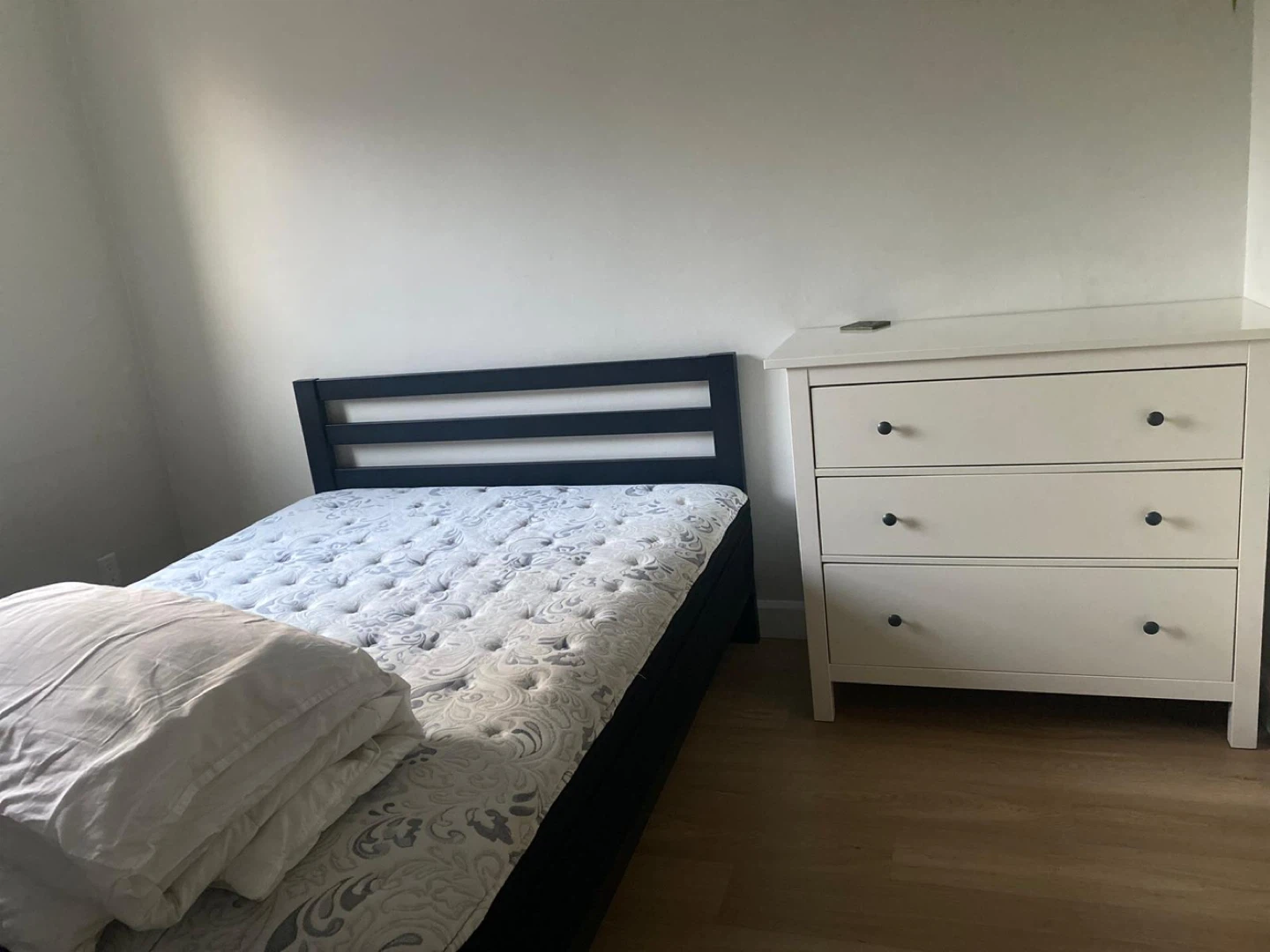 Only Female for rent room - photo 3