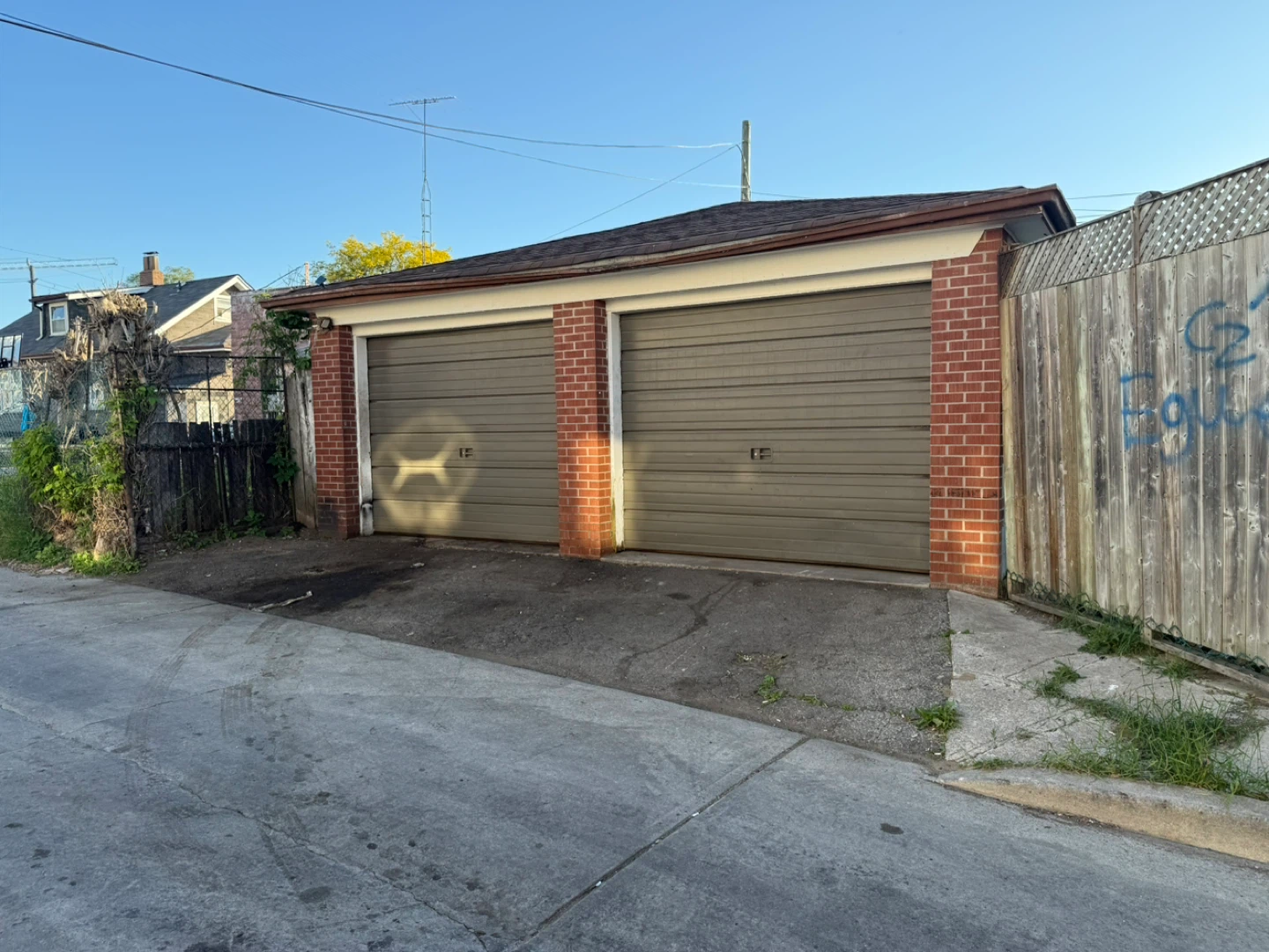 Double Garage for Rent