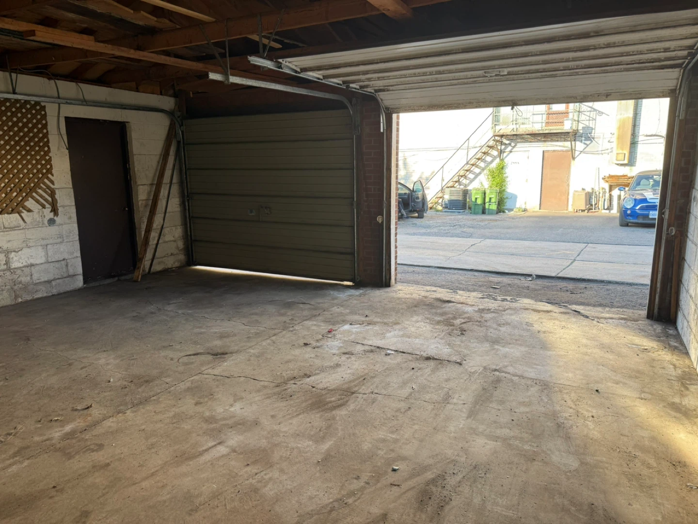 Double Garage for Rent - photo 5