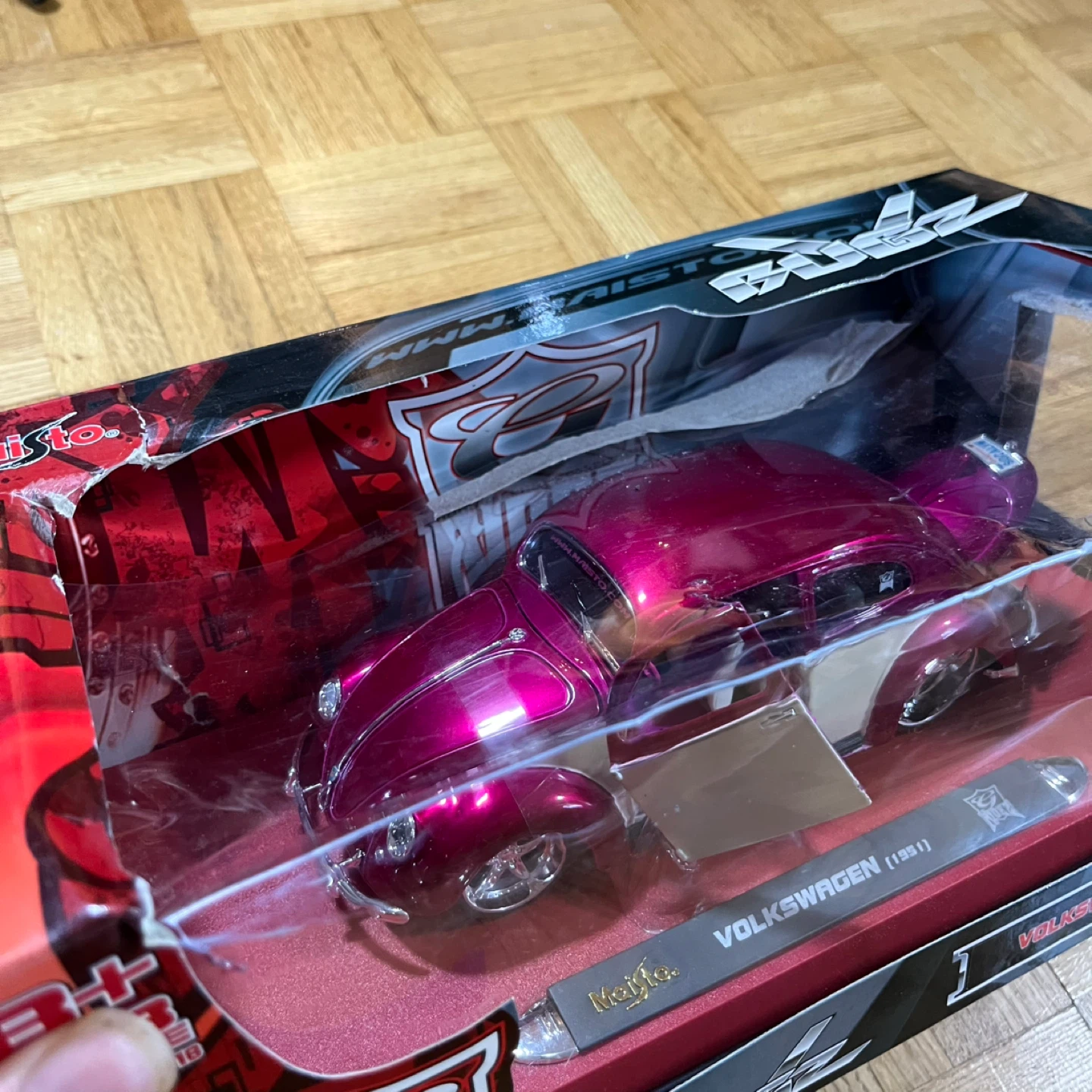 Maisto 1:18 1951 Volkswagen Beetle X-Bugs Toy Car - photo 4