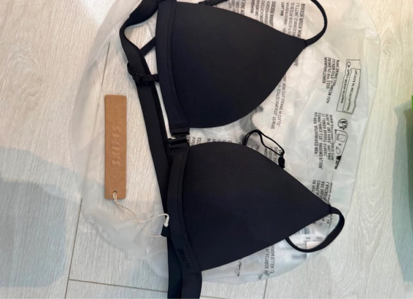SKIMS Black Wireless Front Close Push Up Bra plus skims top - photo 2