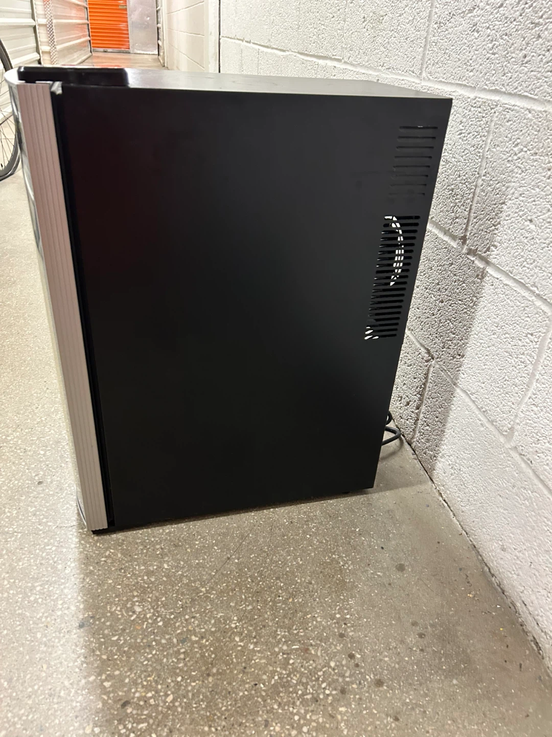 Black Wine Cooler Refrigerator - photo 2