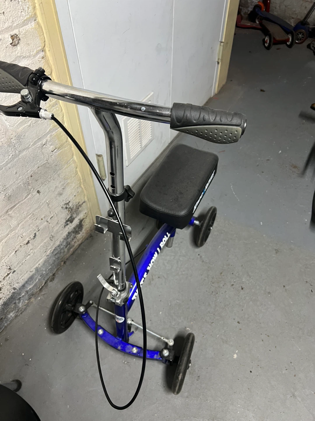 Knee Rover Steerable Knee Scooter