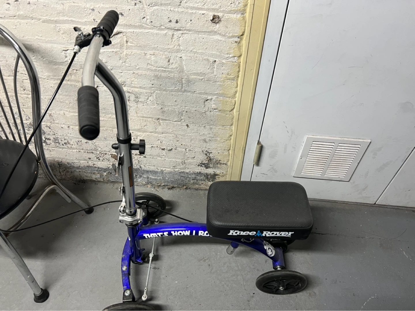 Knee Rover Steerable Knee Scooter - photo 2