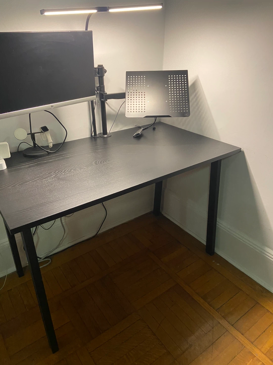 Desk IKEA Mittzon