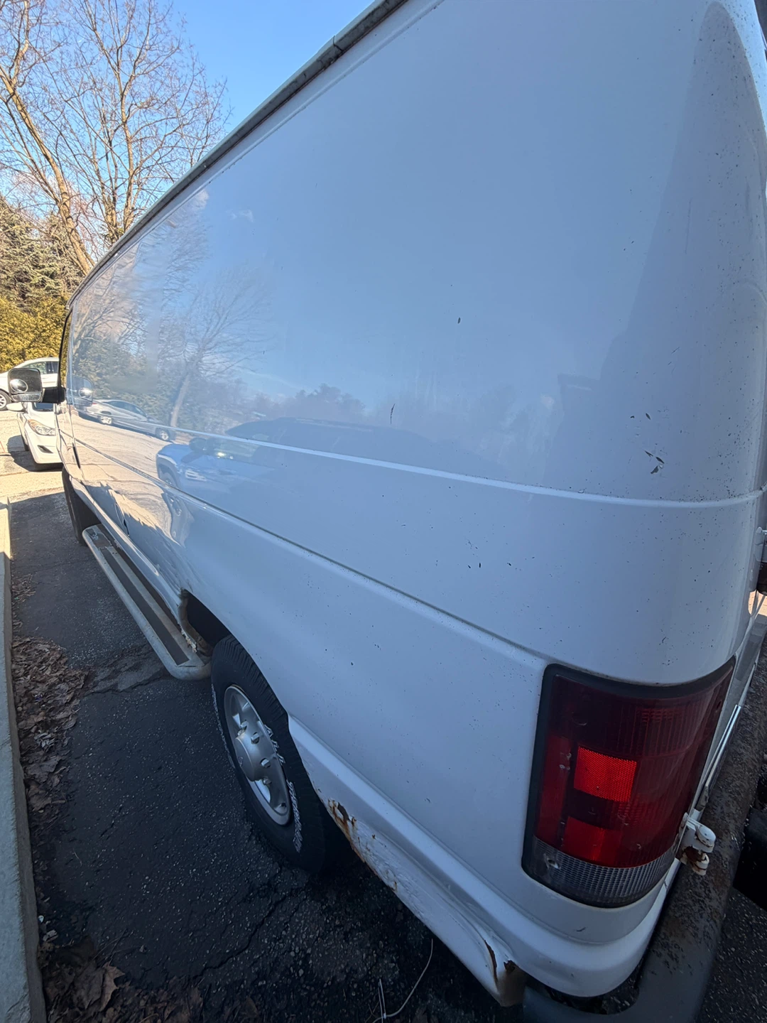 White Ford E-250 Van - photo 3