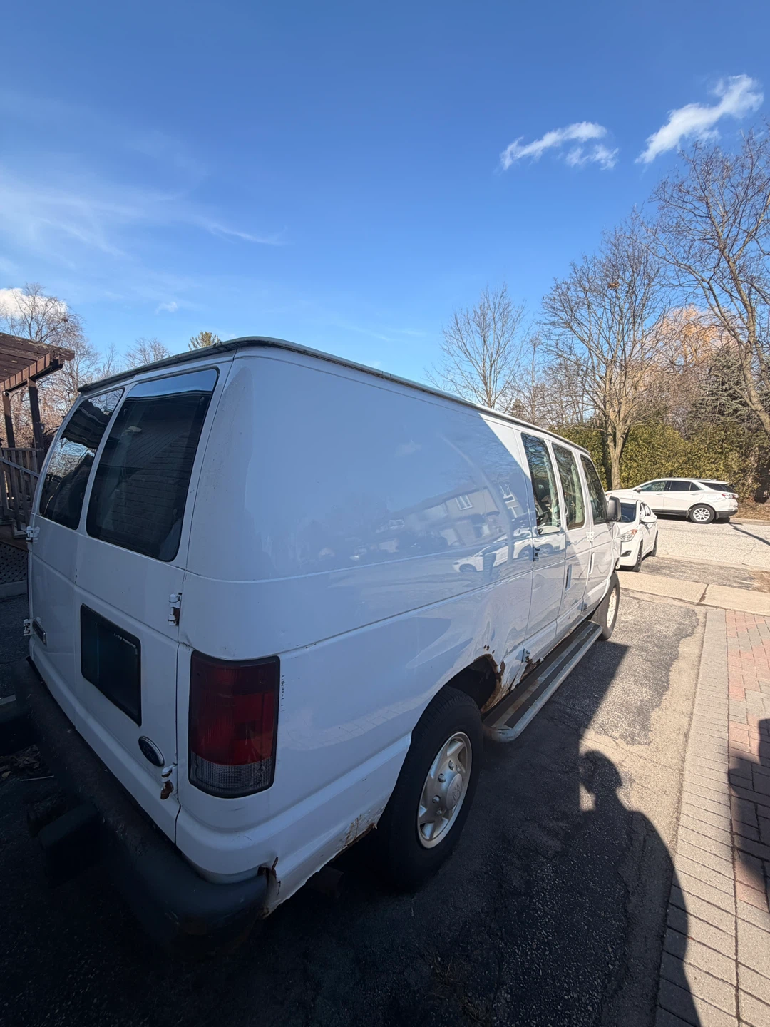 White Ford E-250 Van - photo 4
