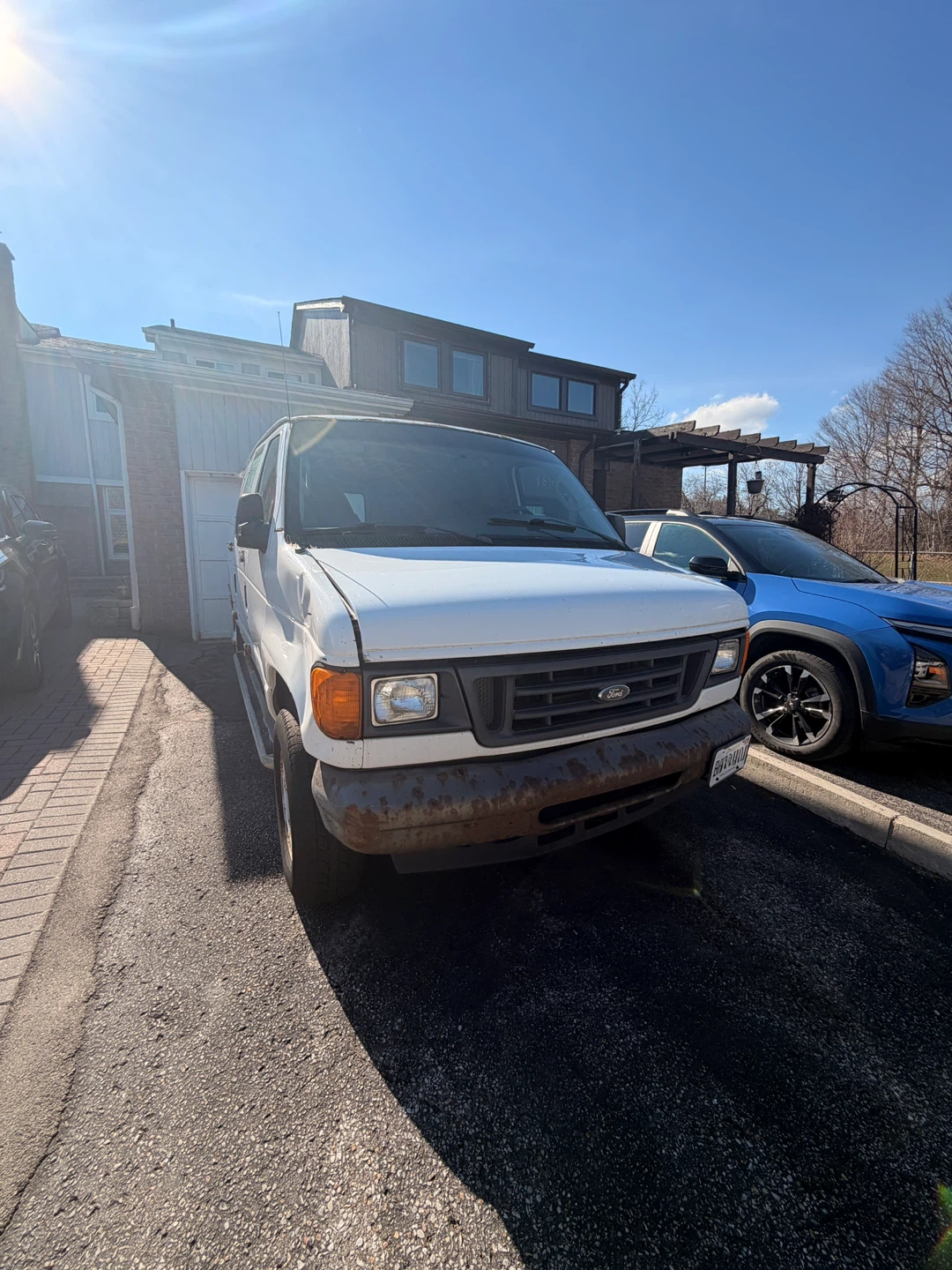 White Ford E-250 Van - photo 5