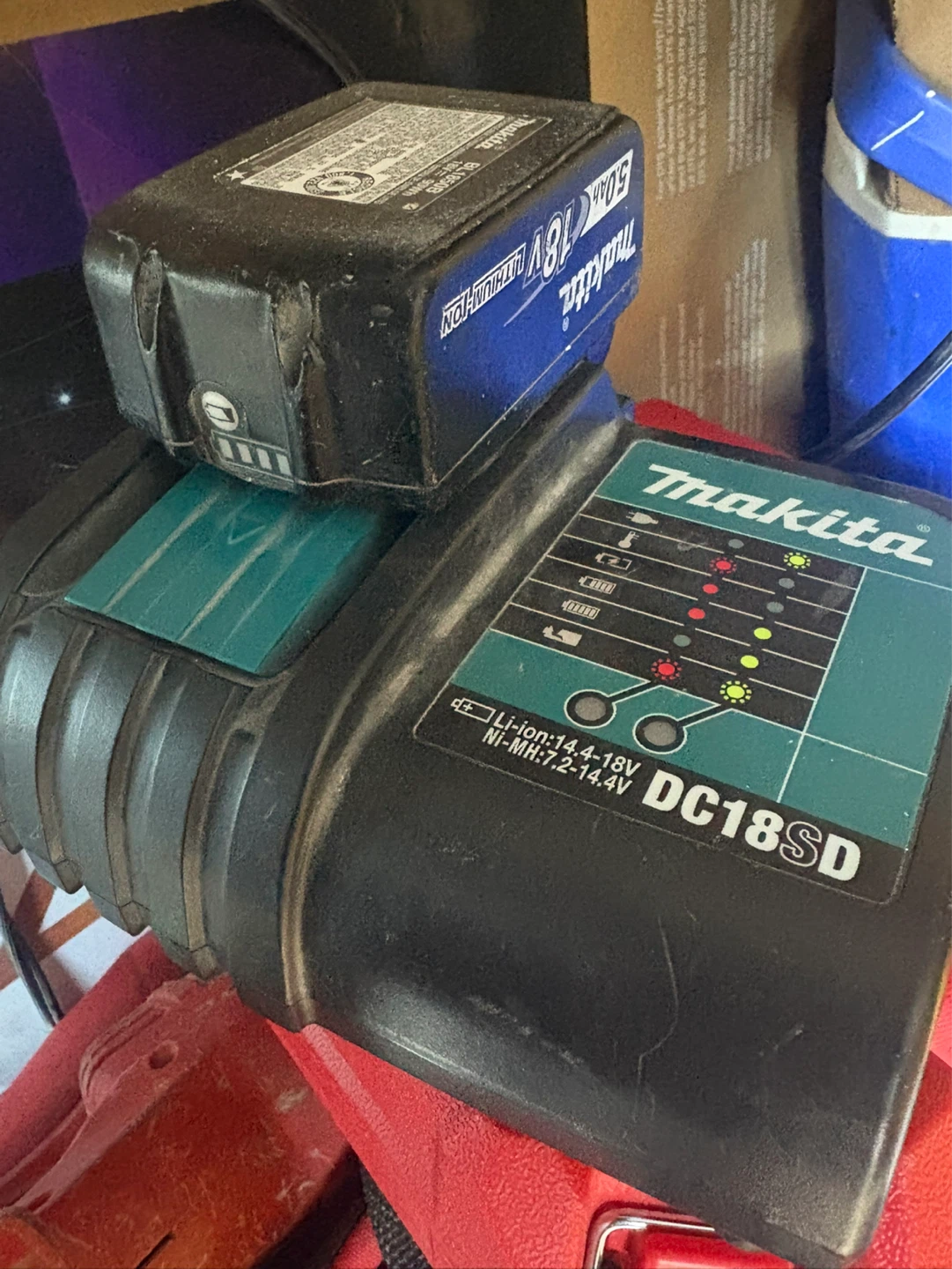 Makita DC18SD 18V Lithium-Ion Battery Charger