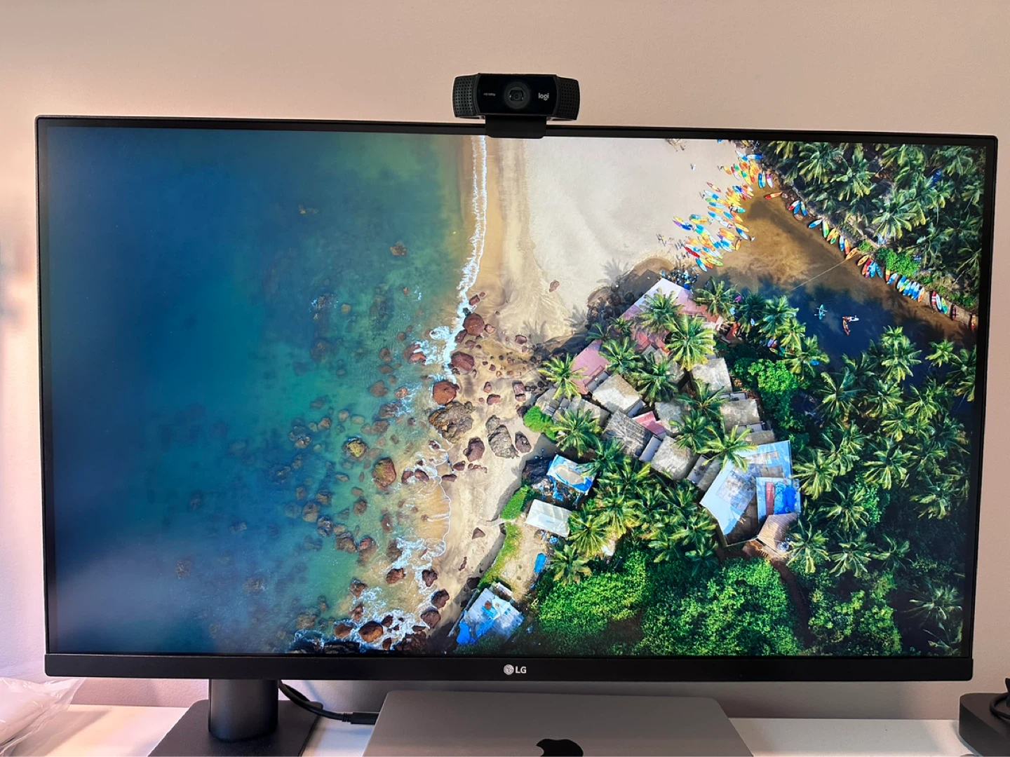 LG 31.5 Inch Ultrafine Monitor with Ergo stand
