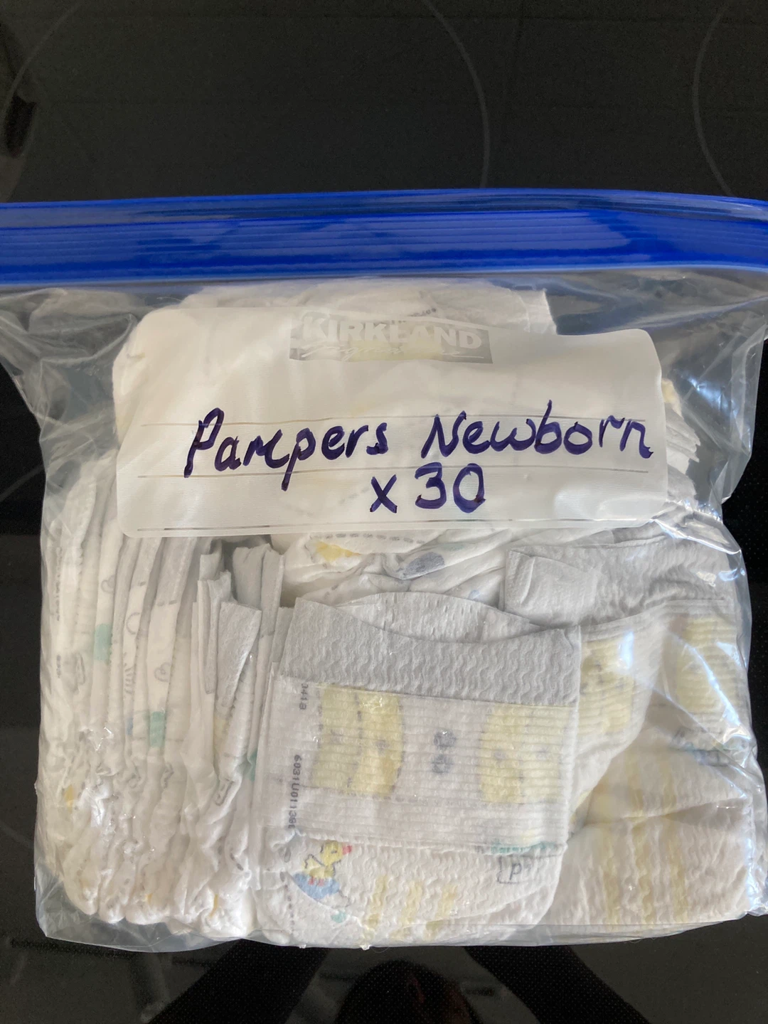 Pampers Newborn Diapers x 30