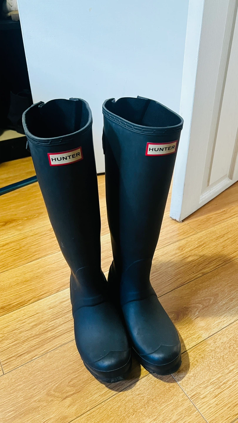 Used Hunter Black Tall Rubber Boots women’s - US 5!