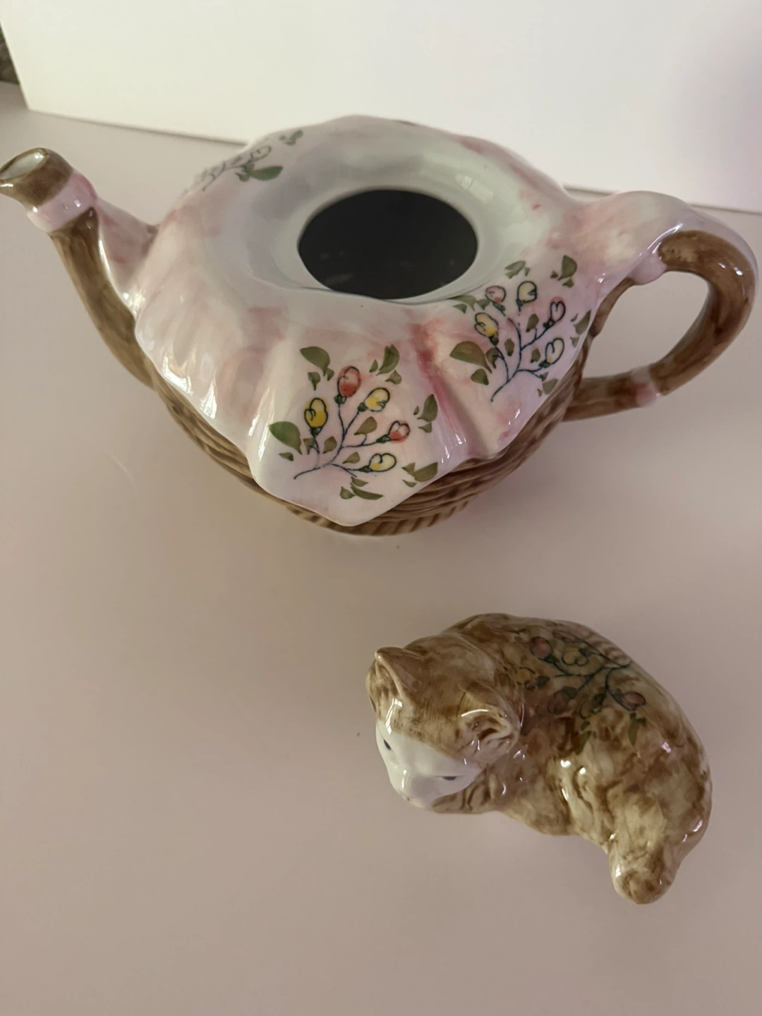 Cat on a basket teapot - photo 3