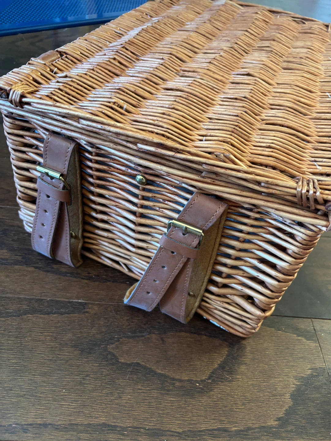 Wicker Picnic Basket Set with Plates, Cutlery, and Glasses - photo 3