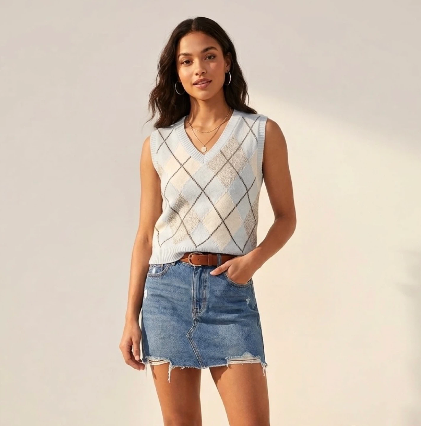MOON&MADISON size small V-Neck Knit Argyle Vest in small