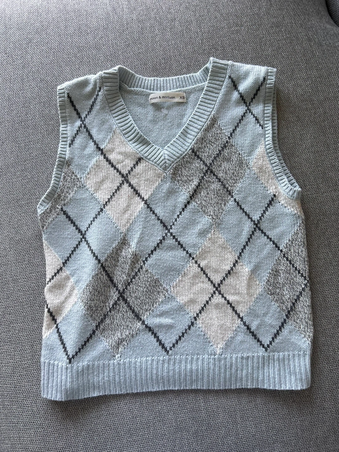 MOON&MADISON size small V-Neck Knit Argyle Vest in small - photo 2