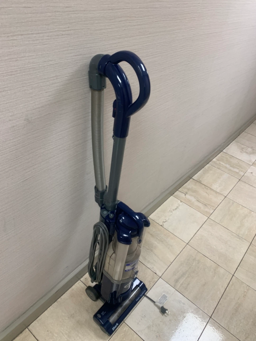 Shark Navigator Upright Vacuum Cleaner - photo 2