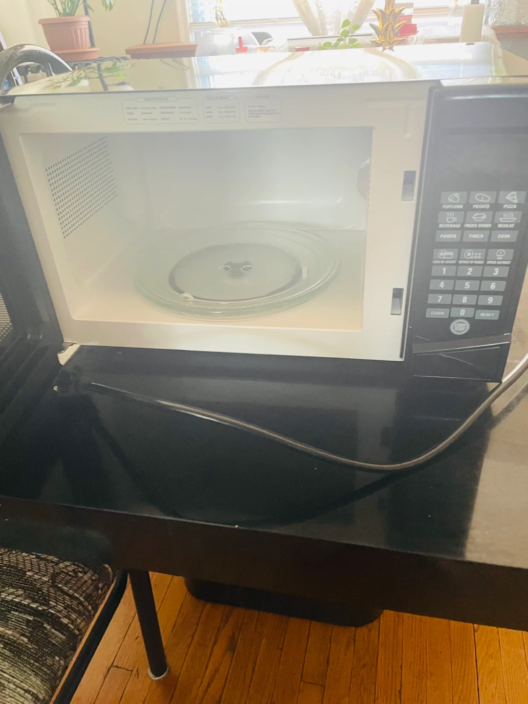 RCA Microwave Oven - photo 2