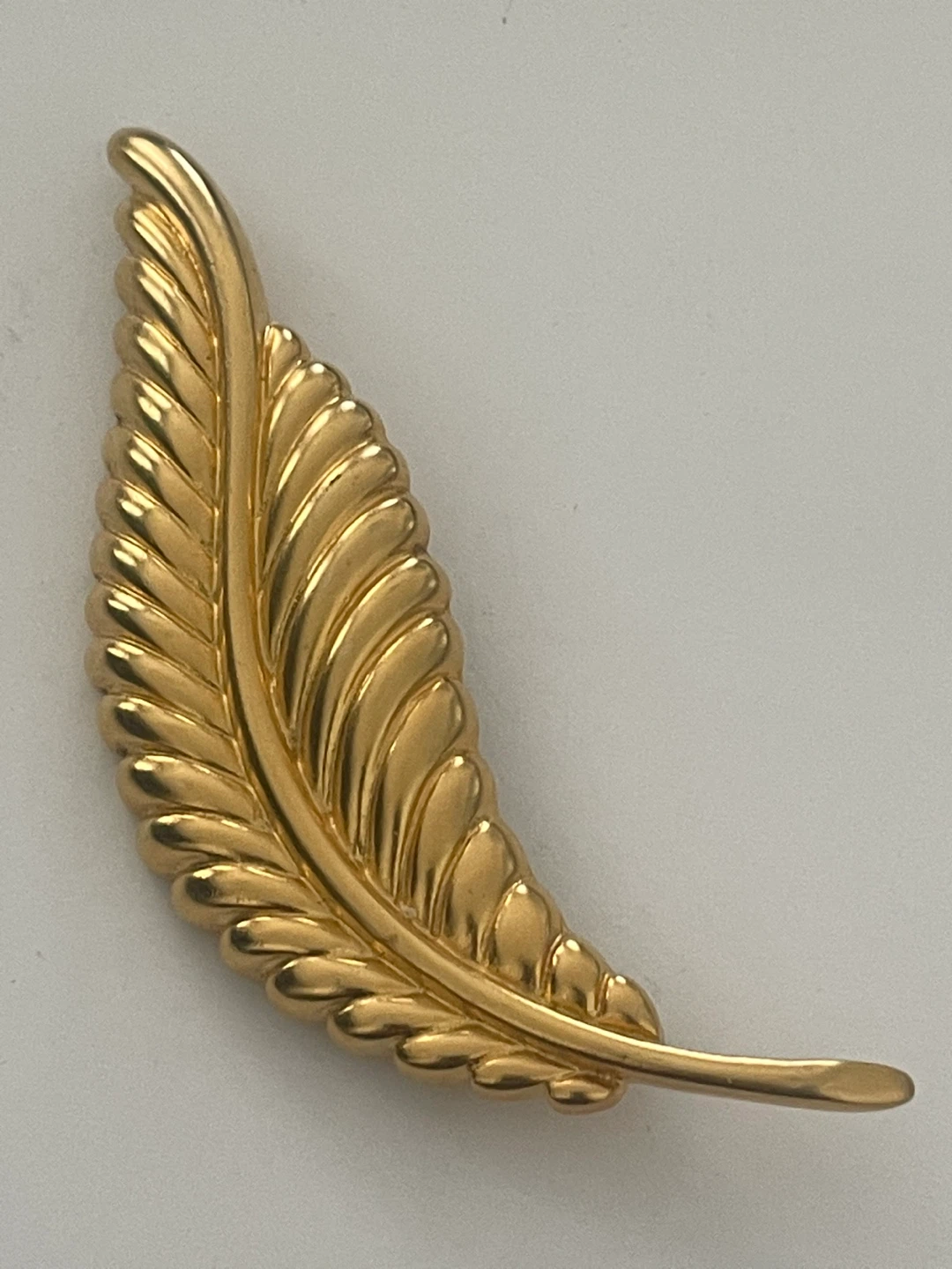ALFRED SUNG VINTAGE Gold Tone Feather Brooch Pin