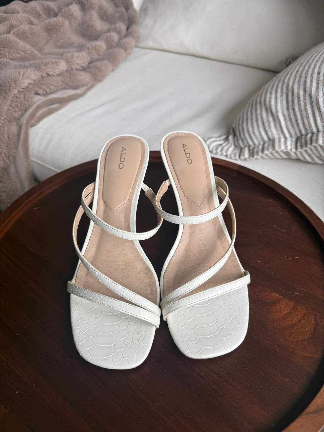 ALDO White Kitten HeelSandals size 9