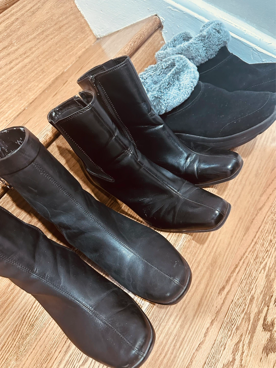 3 pairs of boots for 10 dillors - photo 2