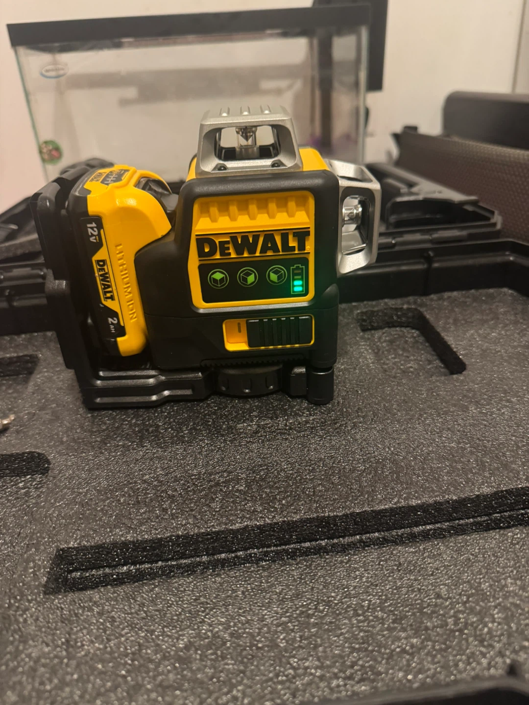 DEWALT 12V MAX Green Cross Line Laser Level - photo 2