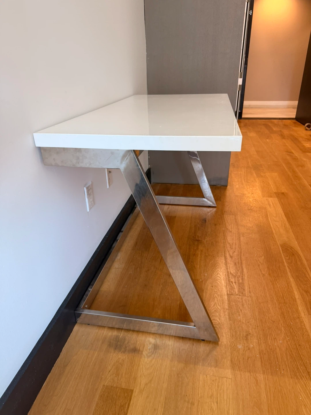 White Desk with Chrome Legs - photo 3