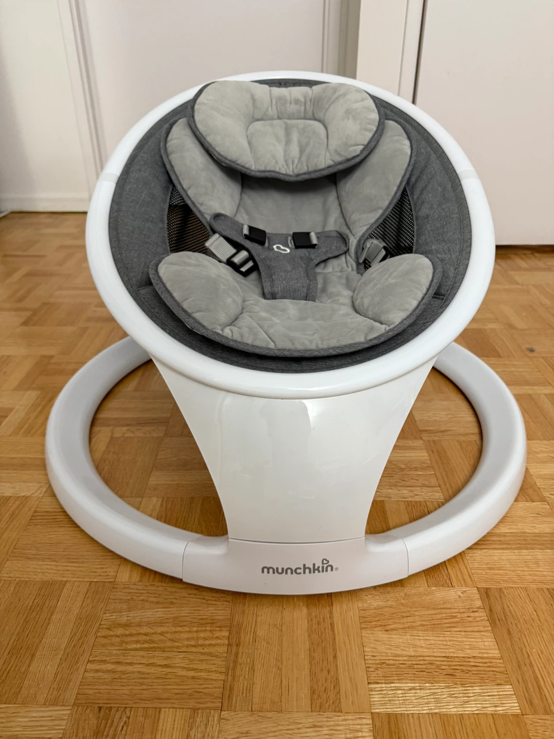 Munchkin Lightweight Swing - photo 2