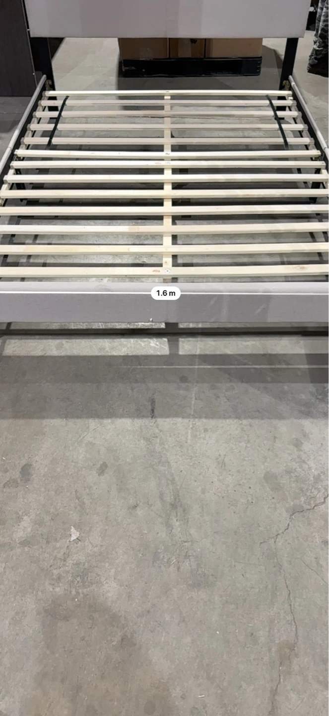 Gray Wood/Polyester queen Platform Bed - photo 4
