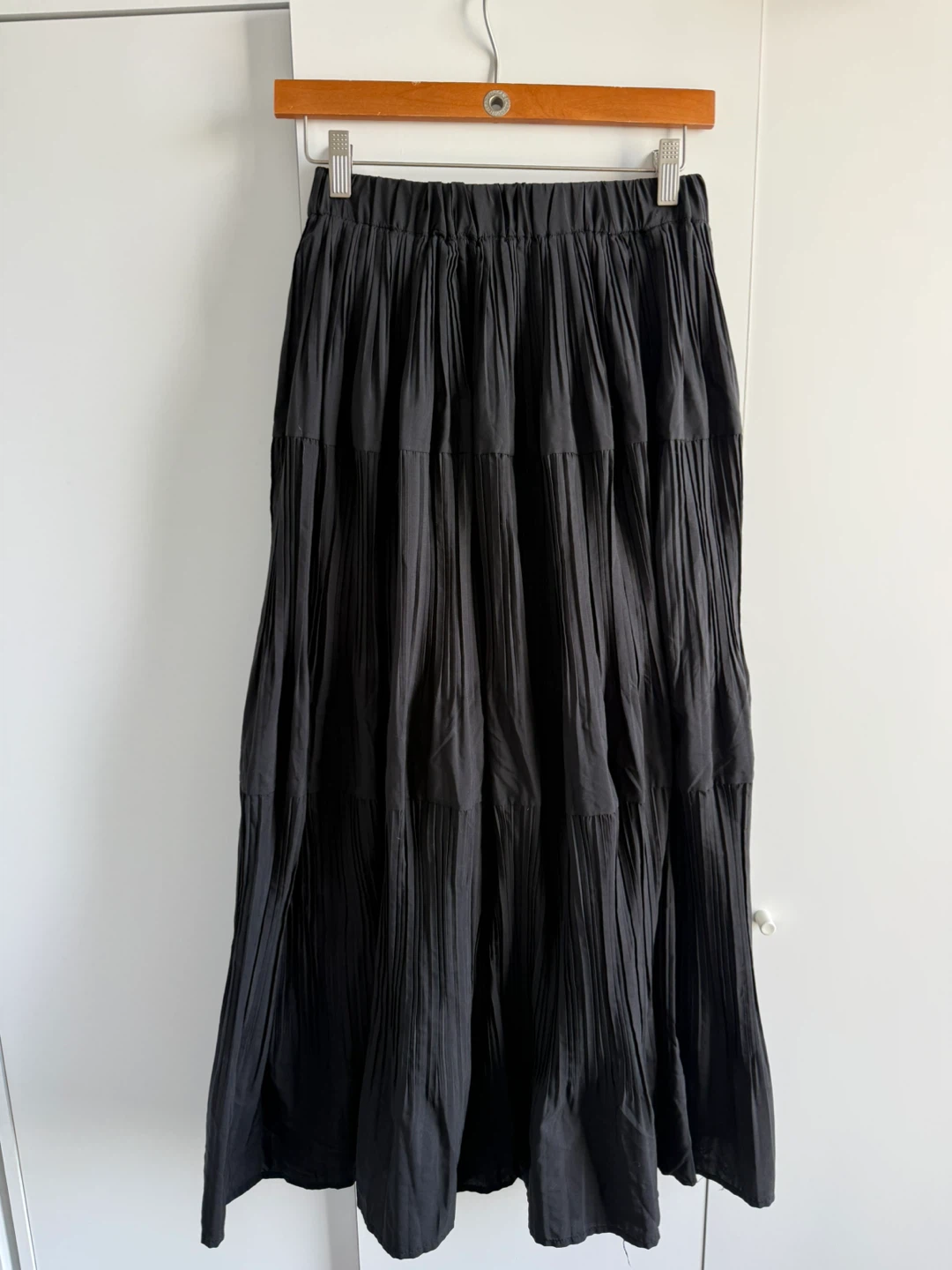Black Pleated Tiered Maxi Skirt