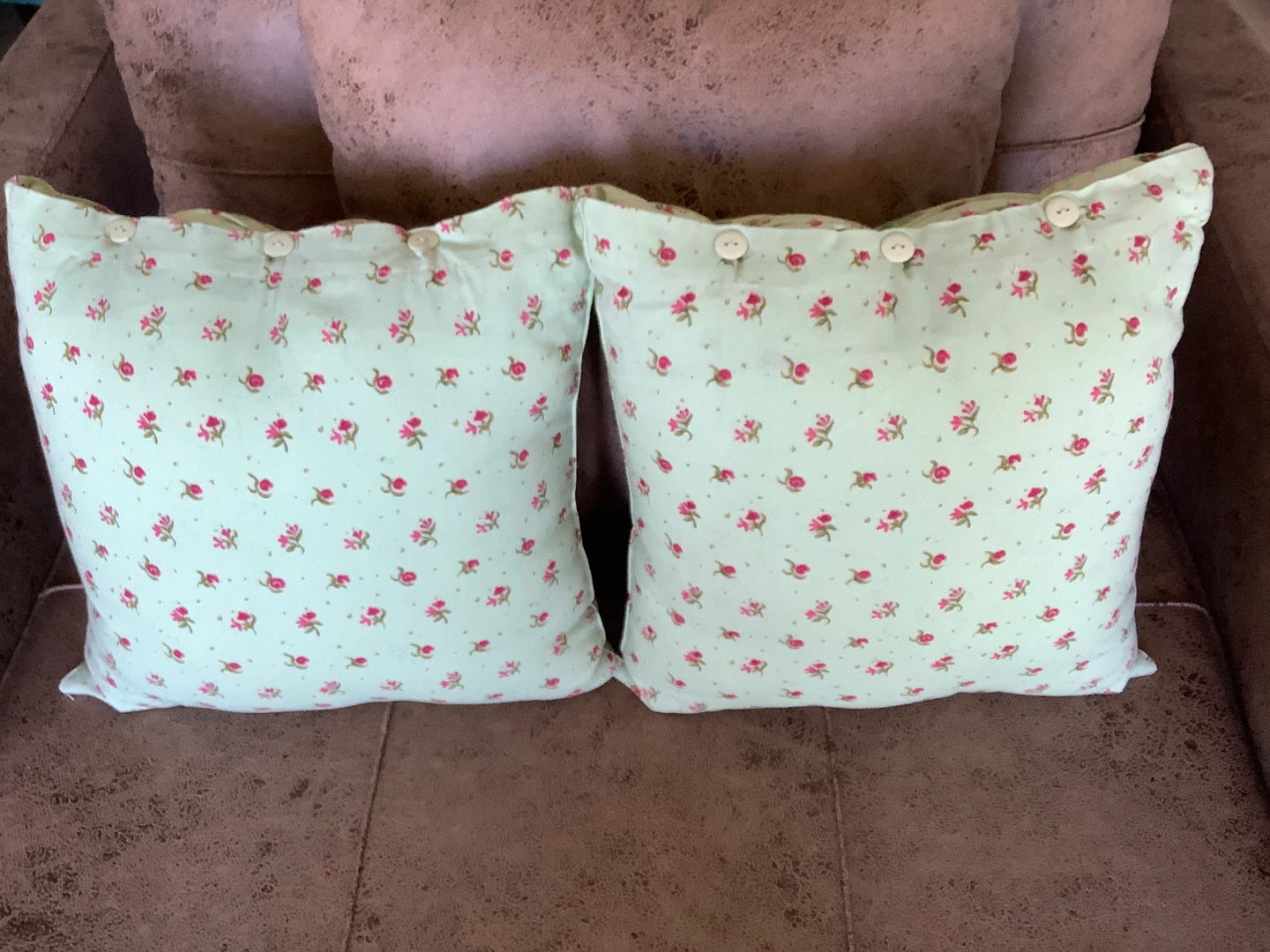 Two Sweet Floral Throw Cushions with Buttons 🐞 - photo 3