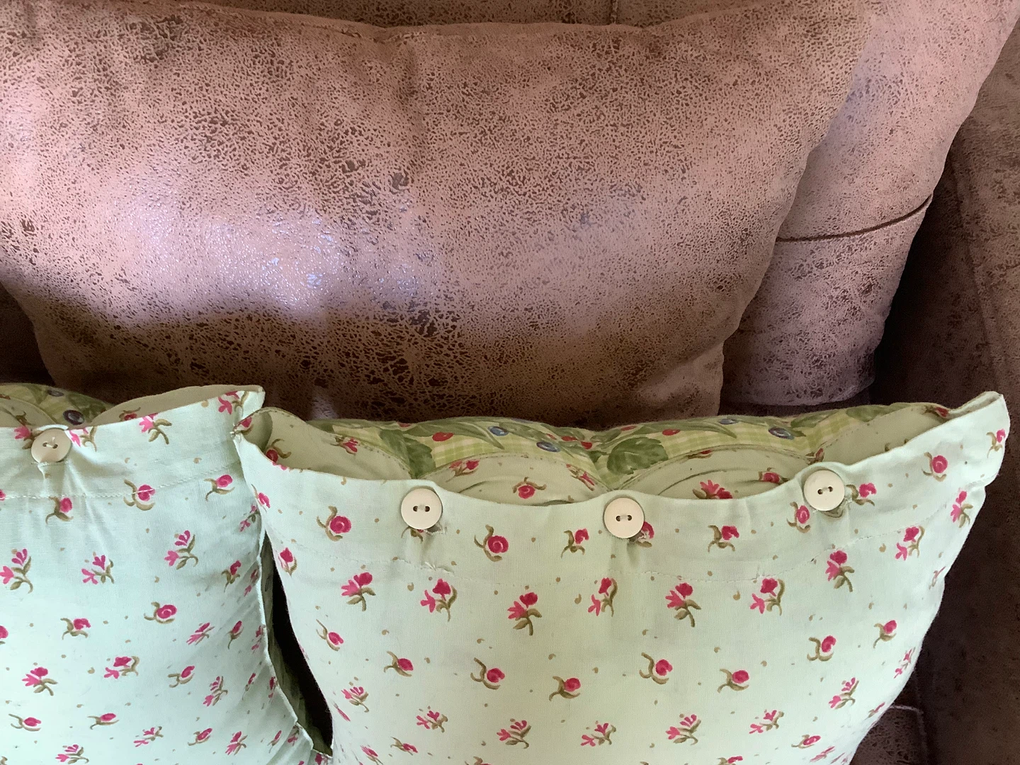 Two Sweet Floral Throw Cushions with Buttons 🐞 - photo 5