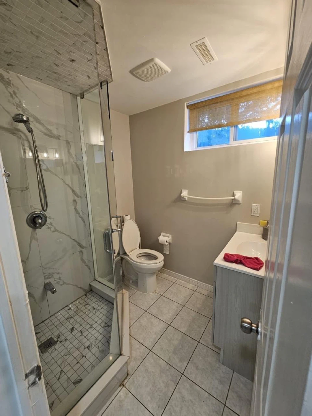 Private room in Markham & Lawrance Scarborough - photo 4