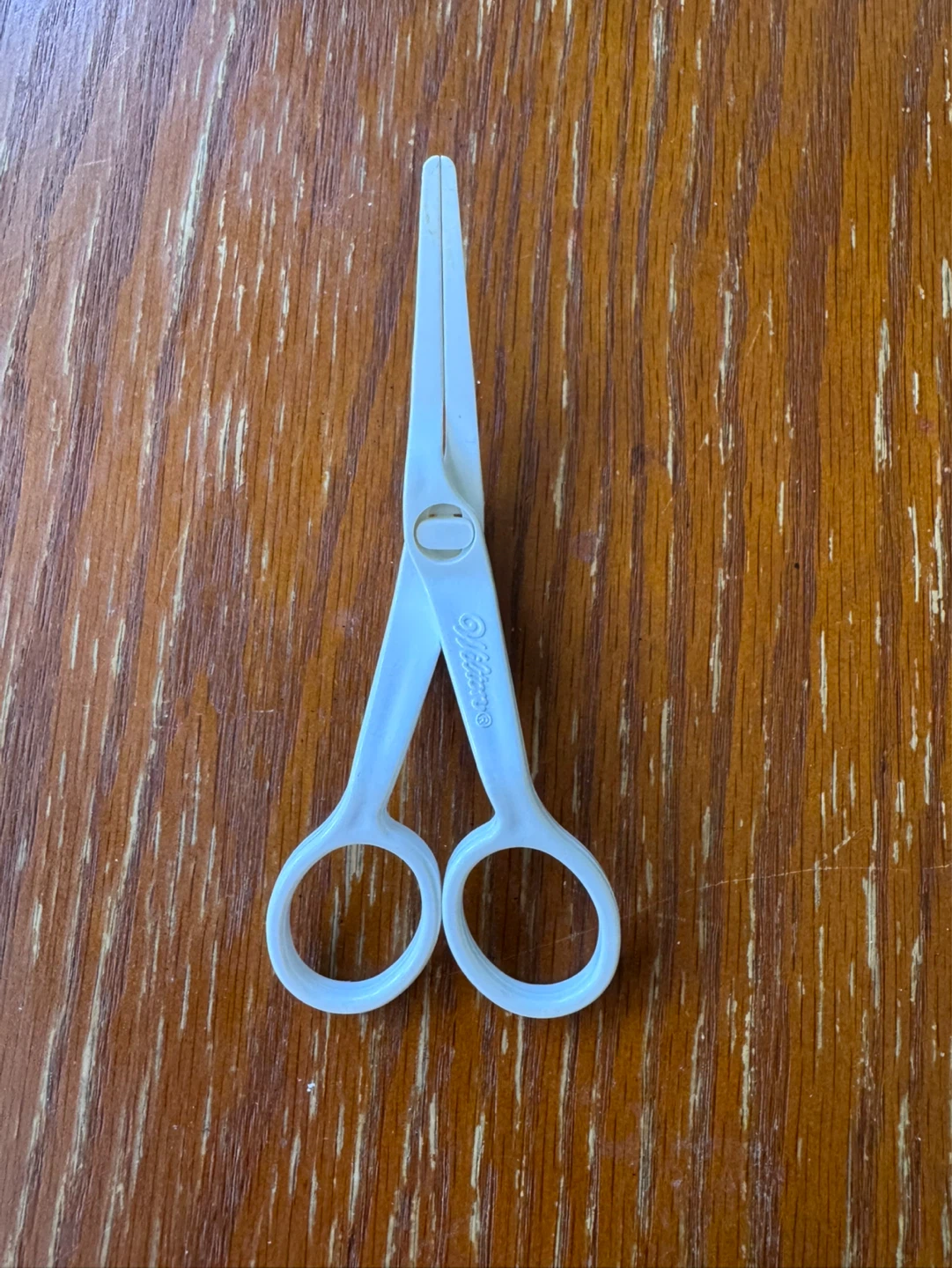 Wilton White Small Plastic Craft Scissor